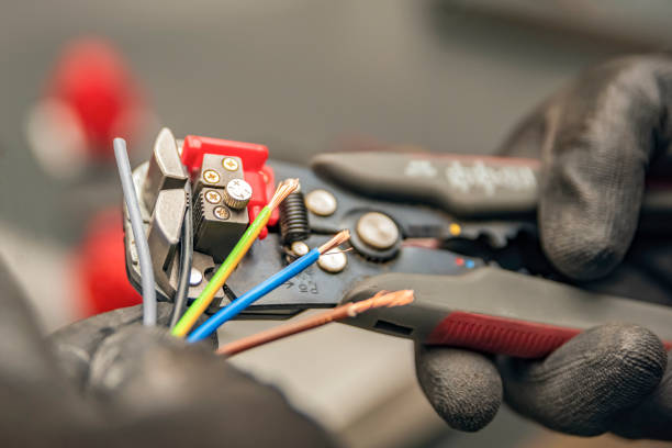 Best Commercial Electrician Services  in Gladstone, MO